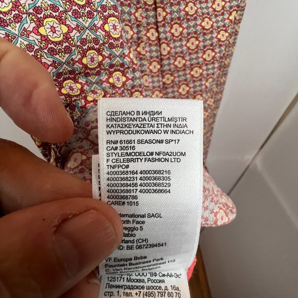 The North Face Sleeveless Top Ditzy Florals SZ‎ XS Hike Camping Outdoor Gorpcore - Picture 7 of 7